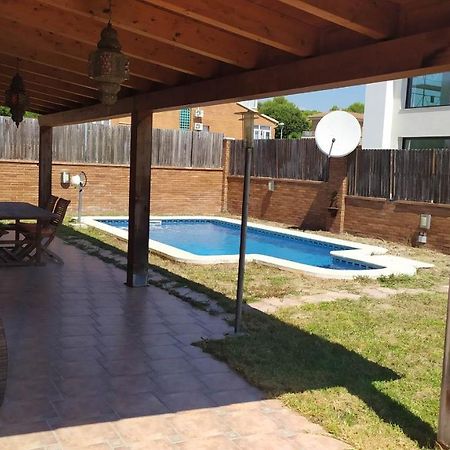 Chalet Moderno Con Piscina En Calafell Villa Buitenkant foto