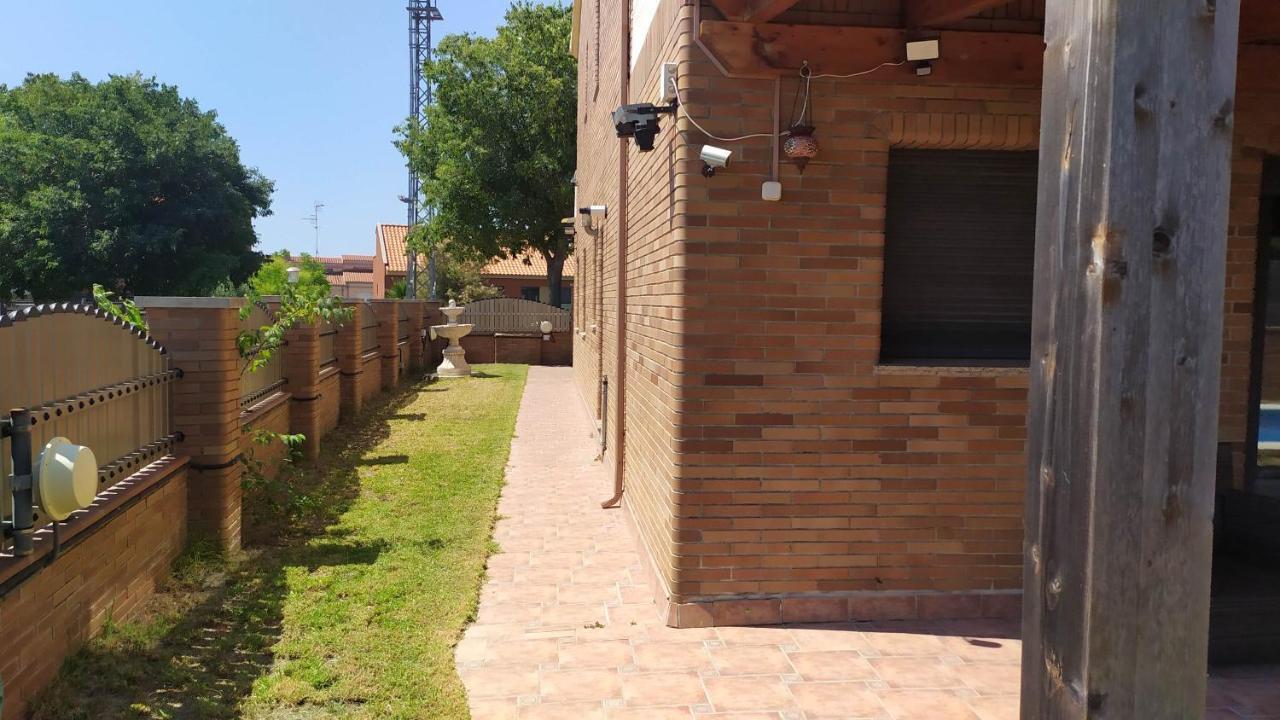 Chalet Moderno Con Piscina En Calafell Villa Buitenkant foto