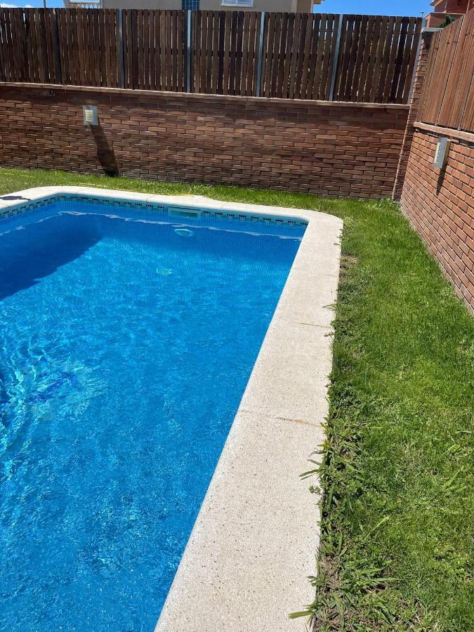 Chalet Moderno Con Piscina En Calafell Villa Buitenkant foto