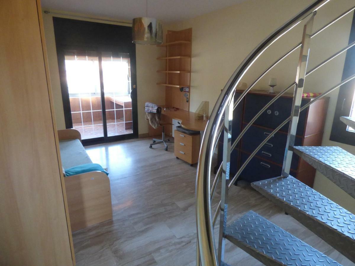 Chalet Moderno Con Piscina En Calafell Villa Buitenkant foto