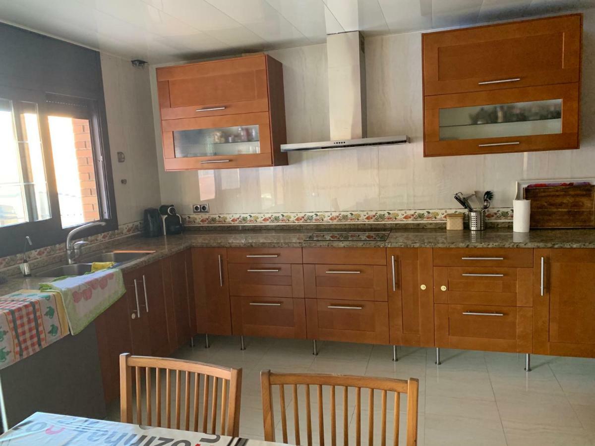 Chalet Moderno Con Piscina En Calafell Villa Buitenkant foto