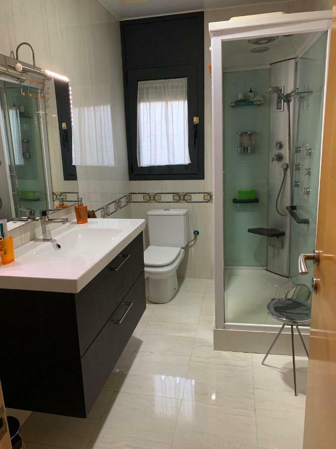 Chalet Moderno Con Piscina En Calafell Villa Buitenkant foto