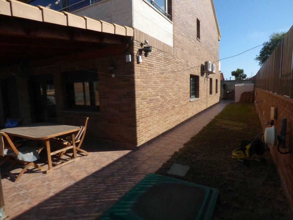 Chalet Moderno Con Piscina En Calafell Villa Buitenkant foto