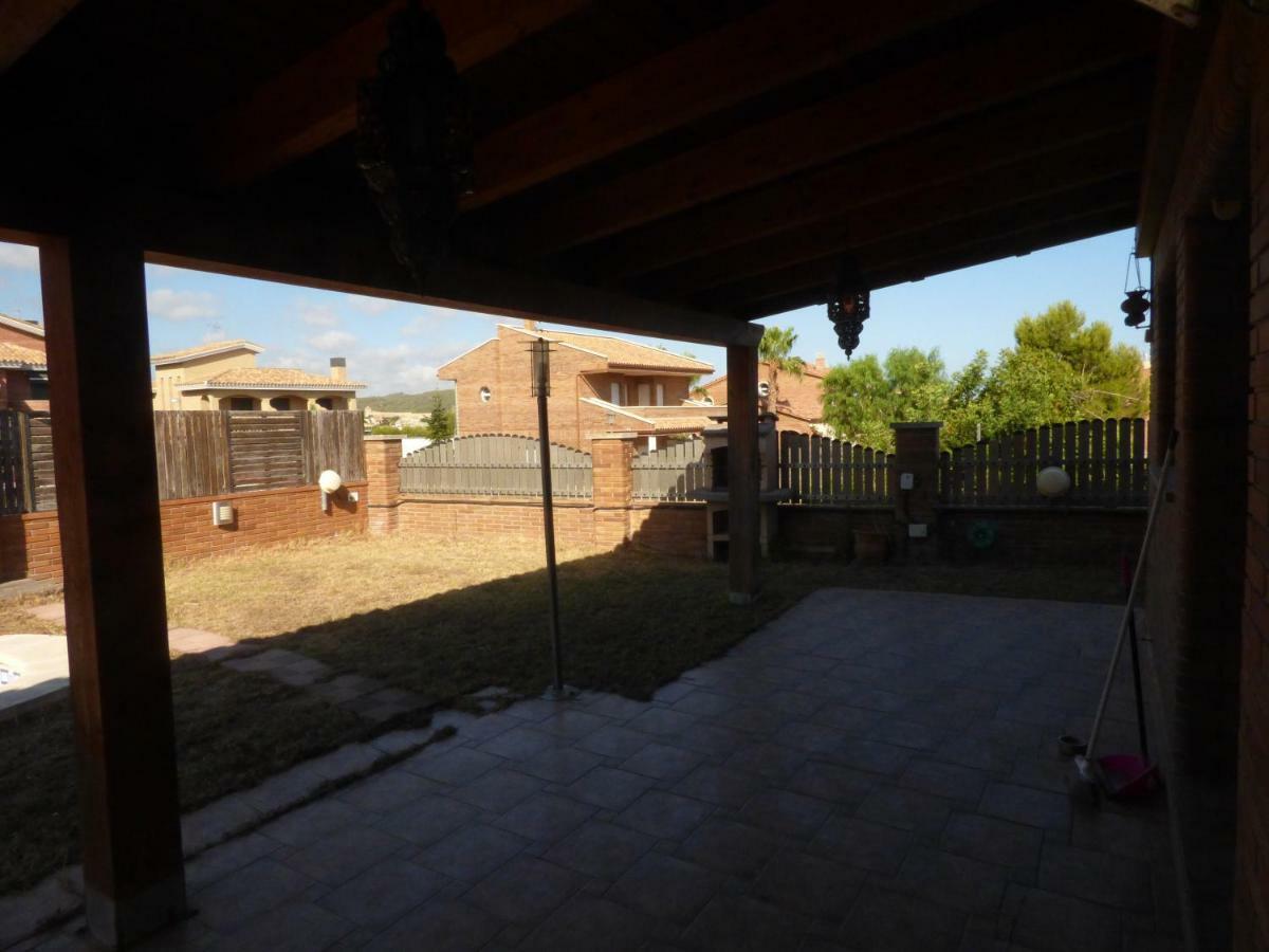 Chalet Moderno Con Piscina En Calafell Villa Buitenkant foto