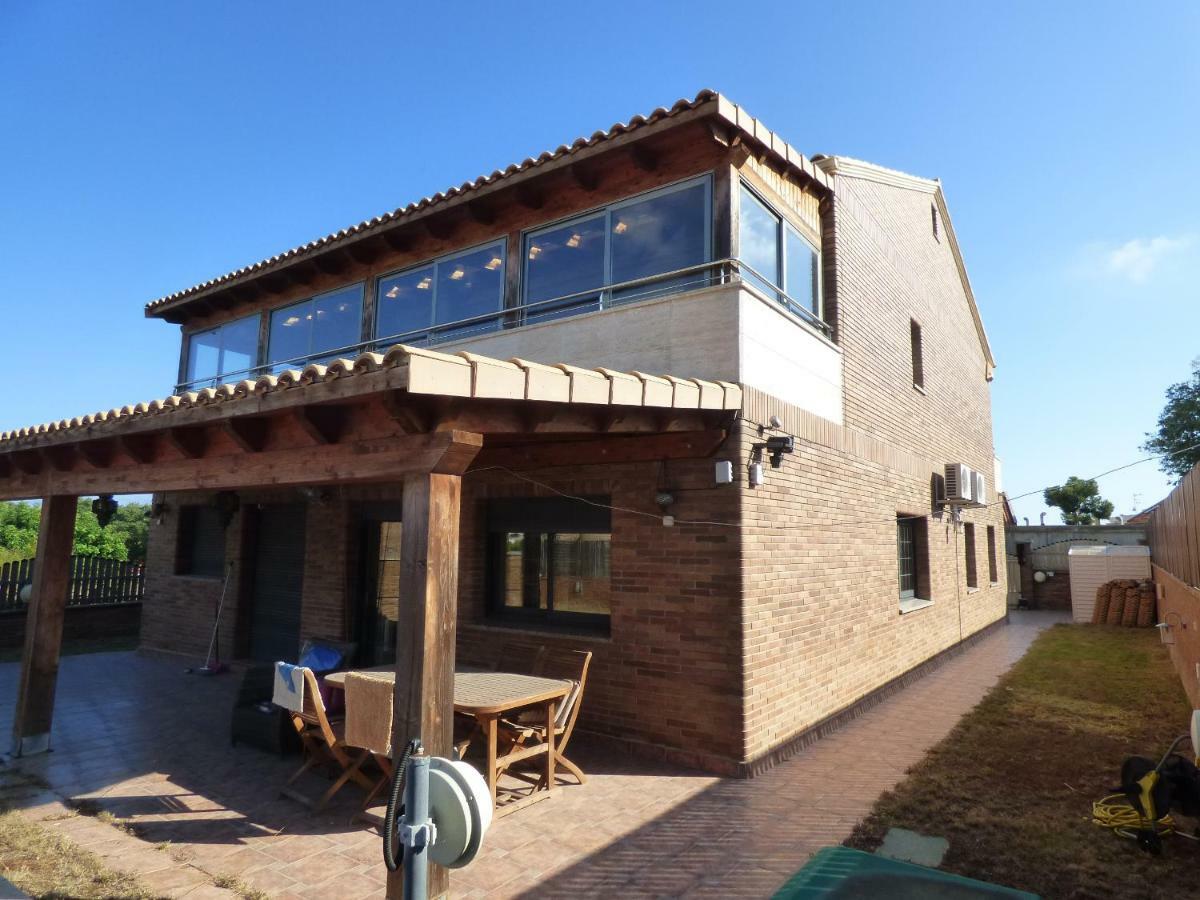 Chalet Moderno Con Piscina En Calafell Villa Buitenkant foto