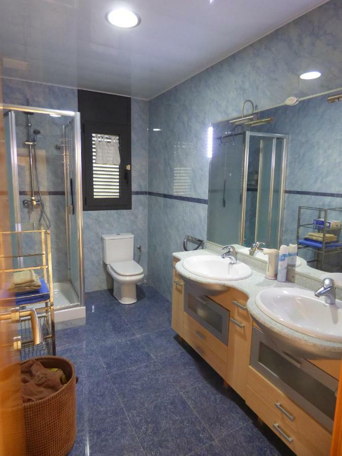 Chalet Moderno Con Piscina En Calafell Villa Buitenkant foto
